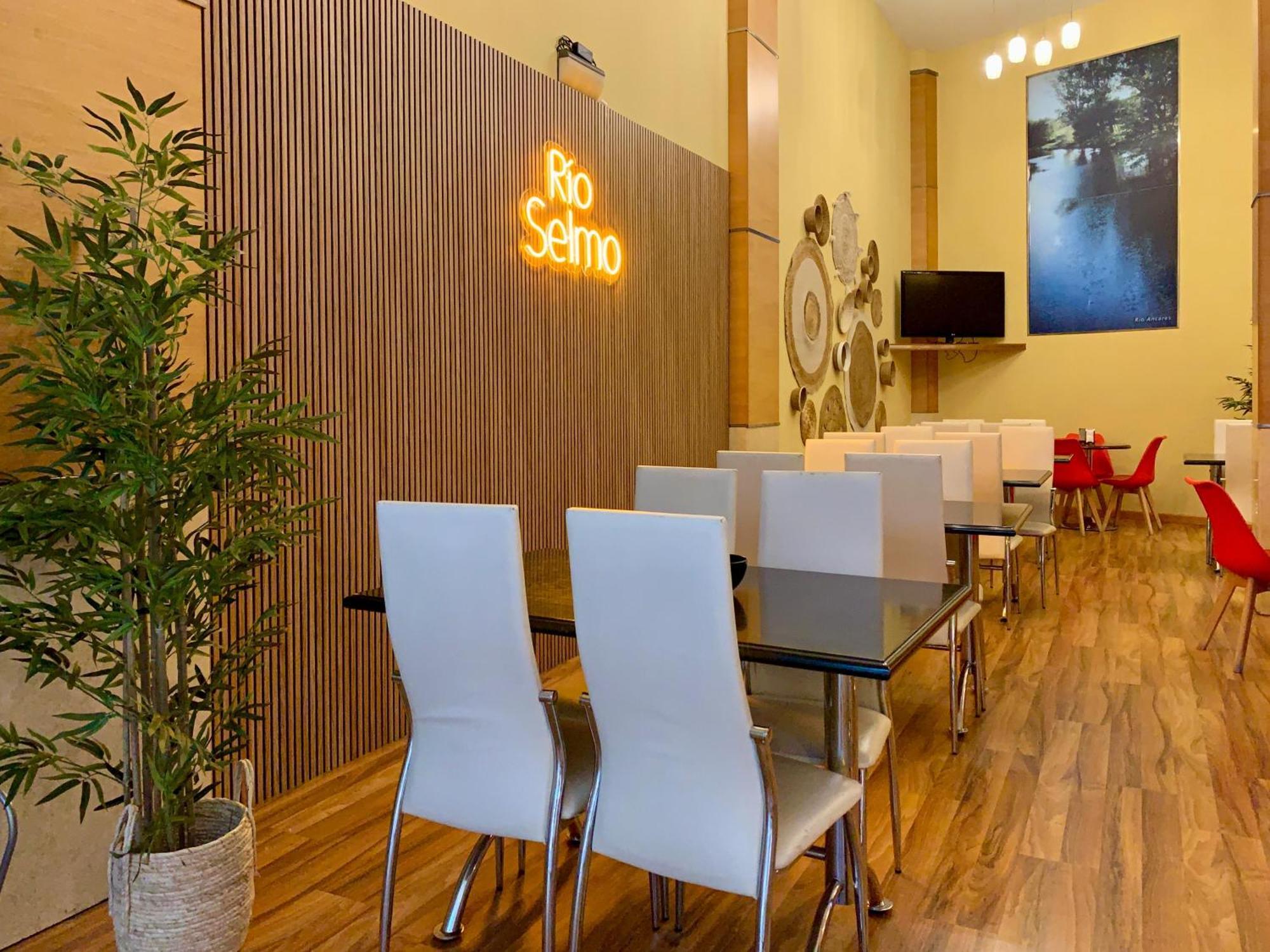Hostal Rio Selmo Ponferrada Buitenkant foto