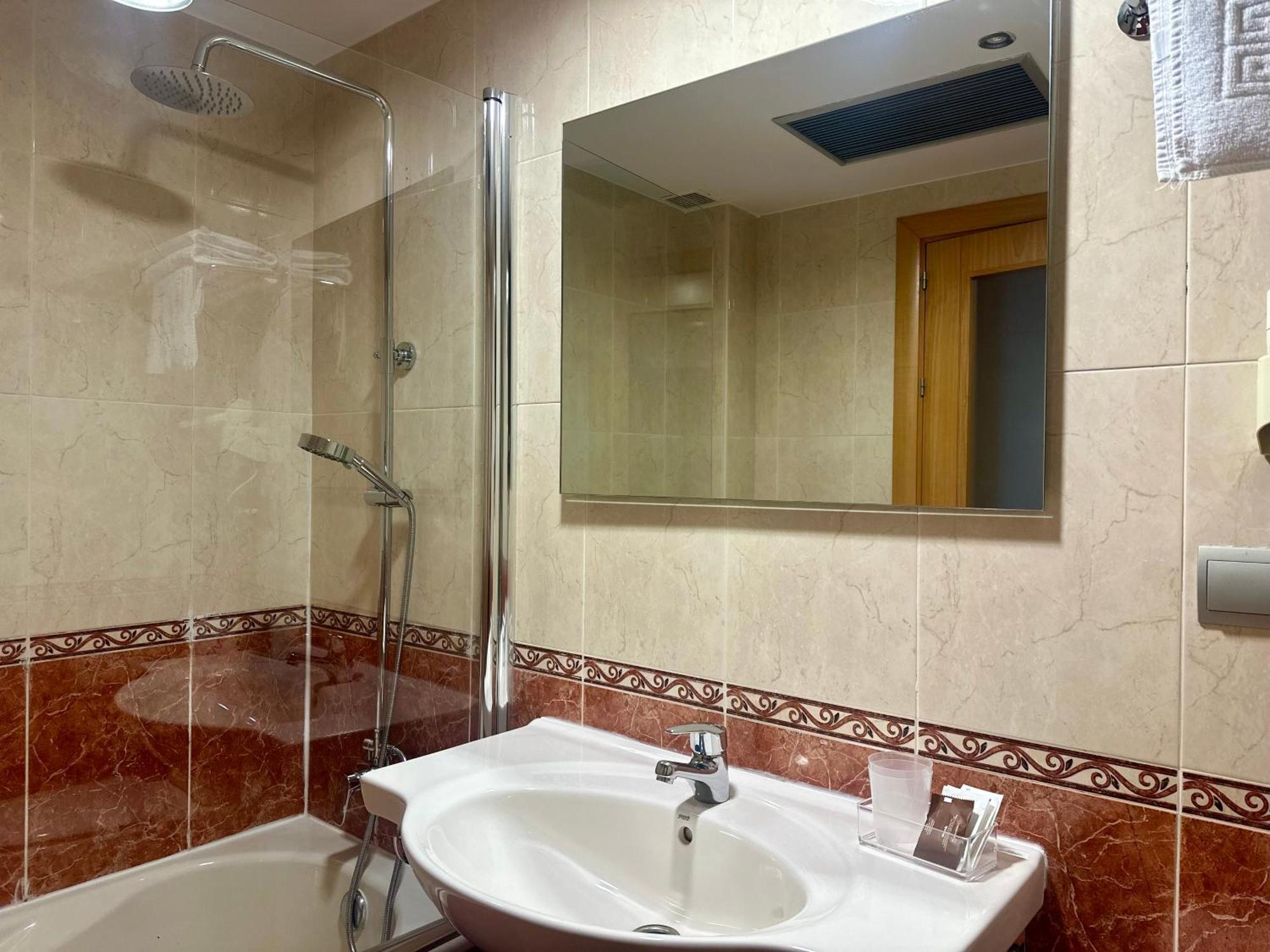 Hostal Rio Selmo Ponferrada Buitenkant foto
